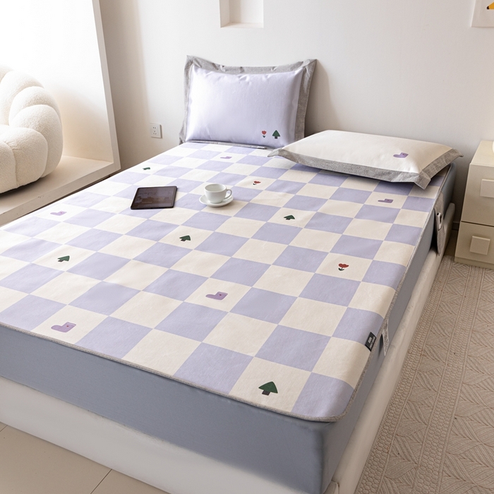 91家纺网 家纺一手货源 找家纺 本希家居 2024新款花漾清新系列高端可水洗冰丝席 紫白方格床笠