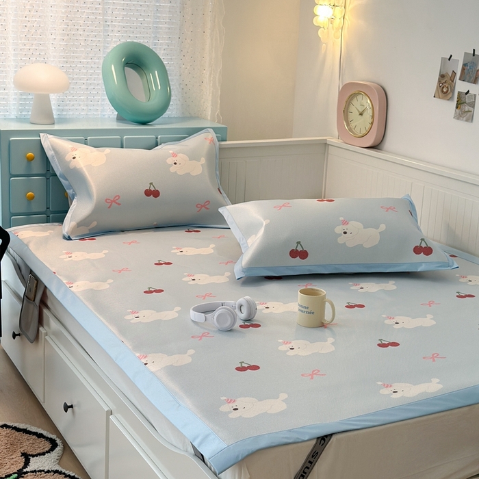 91家纺网 家纺一手货源 找家纺 昔可家纺 2024新款高端数码印花养生冰藤席--卡通系列 樱桃狗狗