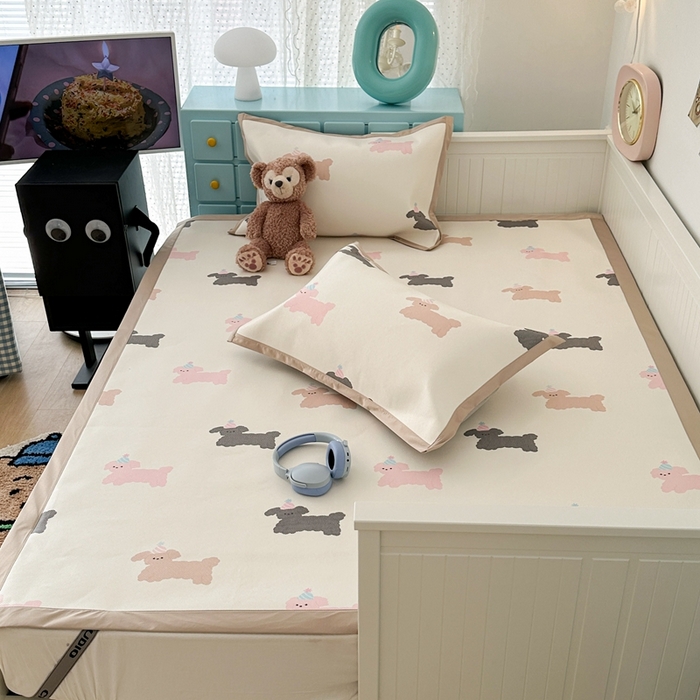 91家纺网 家纺一手货源 找家纺 昔可家纺 2024新款高端数码印花养生冰藤席--卡通系列 圣诞帽狗狗