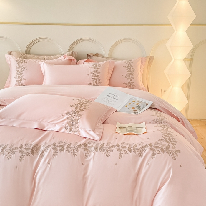 91家纺网 家纺一手货源 找家纺 欧乐蒂 2025新款秘密花园-新疆长绒棉刺绣四件套-终版 秘密花园-温馨粉
