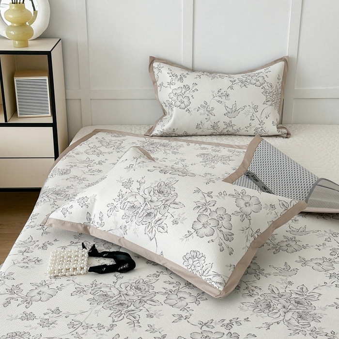 91家纺网 家纺一手货源 找家纺 昔可家纺 2024新款高端数码印花养生冰藤席--简约系列 绿山墙的安妮