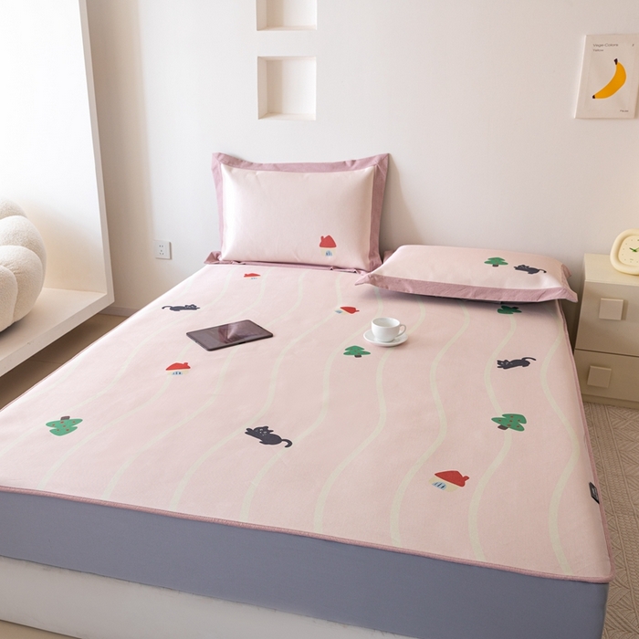 91家纺网 家纺一手货源 找家纺 本希家居 2024新款花漾清新系列高端可水洗冰丝席 游戏小猫咪床笠