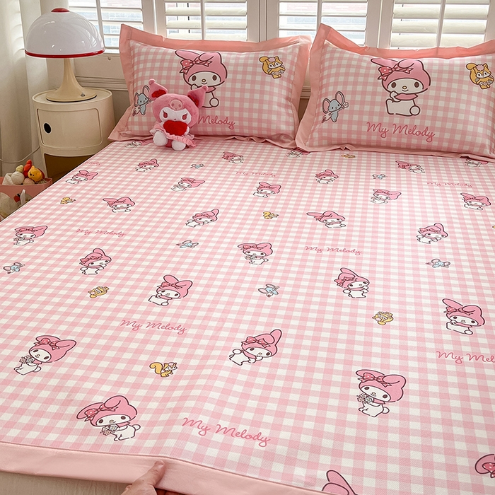 91家纺网 家纺一手货源 找家纺 金爱家 2024新款A类三丽鸥授权数码印花中分子1200D凉感冰丝宽边凉感软席 冰丝席-粉格美乐蒂