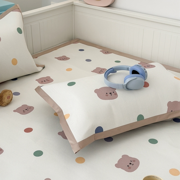 91家纺网 家纺一手货源 找家纺 昔可家纺 2024新款高端数码印花养生冰藤席--卡通系列 彩色波点熊