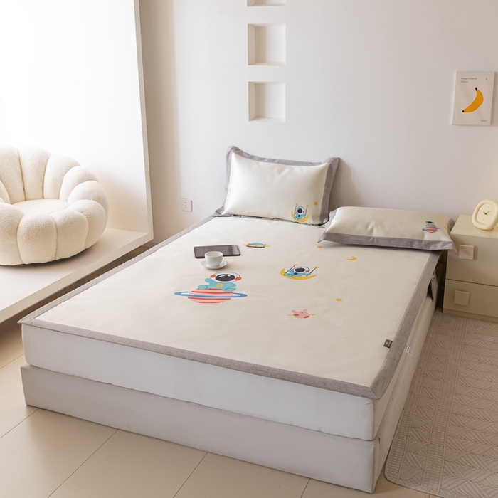 91家纺网 家纺一手货源 找家纺 本希家居 2024新款花漾清新系列高端可水洗冰丝席 自由宇航员平席