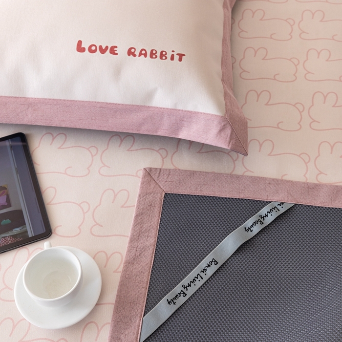 91家纺网 家纺一手货源 找家纺 本希家居 2024新款花漾清新系列高端可水洗冰丝席 小小兔平席