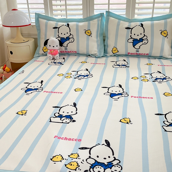 91家纺网 家纺一手货源 找家纺 金爱家 2024新款A类三丽鸥授权数码印花中分子1200D凉感冰丝宽边凉感软席 冰丝席-开心帕恰狗