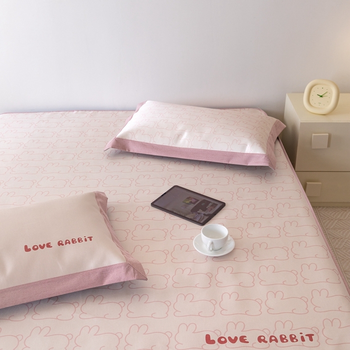 91家纺网 家纺一手货源 找家纺 本希家居 2024新款花漾清新系列高端可水洗冰丝席 小小兔床笠