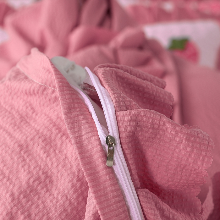 91家纺网 家纺一手货源 找家纺 艾裙海 2025新款云感双层纱床盖四件套 草莓熊