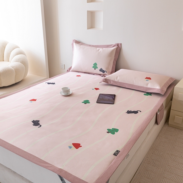 91家纺网 家纺一手货源 找家纺 本希家居 2024新款花漾清新系列高端可水洗冰丝席 游戏小猫咪平席