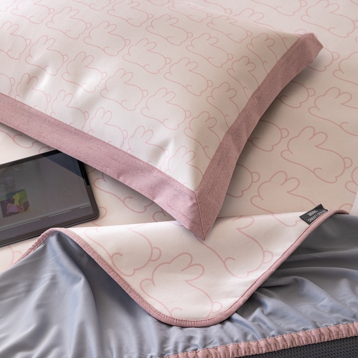 91家纺网 家纺一手货源 找家纺 本希家居 2024新款花漾清新系列高端可水洗冰丝席 小小兔床笠