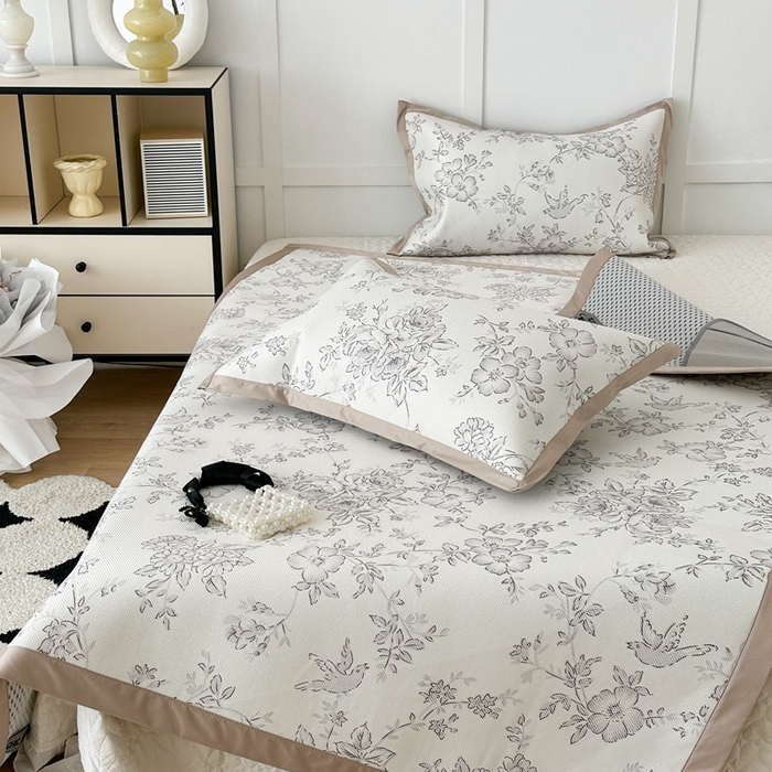 91家纺网 家纺一手货源 找家纺 昔可家纺 2024新款高端数码印花养生冰藤席--简约系列 绿山墙的安妮