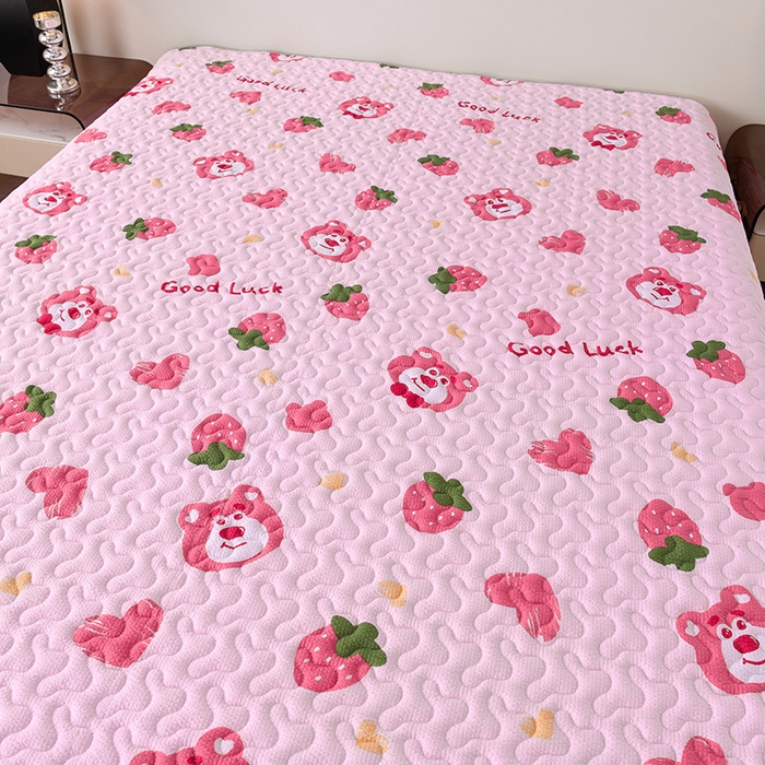 91家纺网 家纺一手货源 找家纺 艾裙海 2025新款云感双层纱单床盖 草莓熊