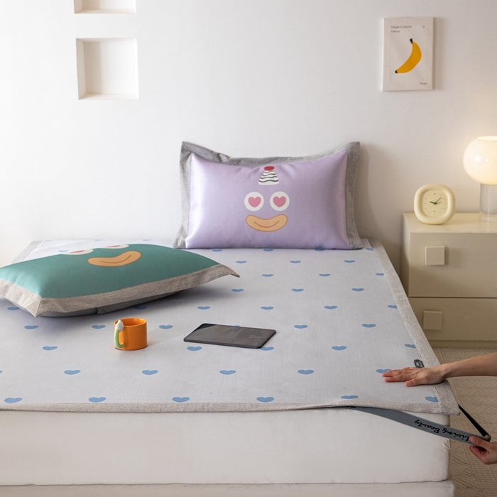 91家纺网 家纺一手货源 找家纺 本希家居 2024新款花漾清新系列高端可水洗冰丝席 淘气爱心平席