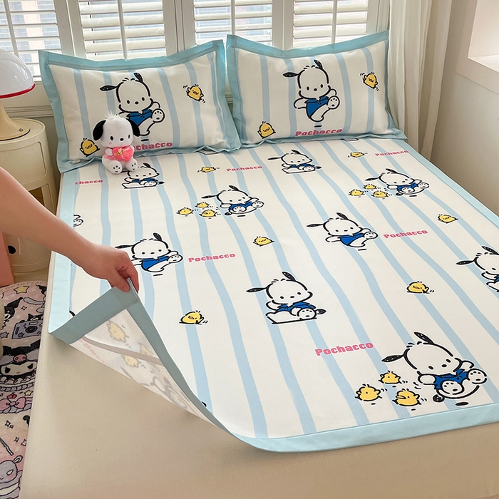 91家纺网 家纺一手货源 找家纺 金爱家 2024新款A类三丽鸥授权数码印花中分子1200D凉感冰丝宽边凉感软席 冰丝席-开心帕恰狗