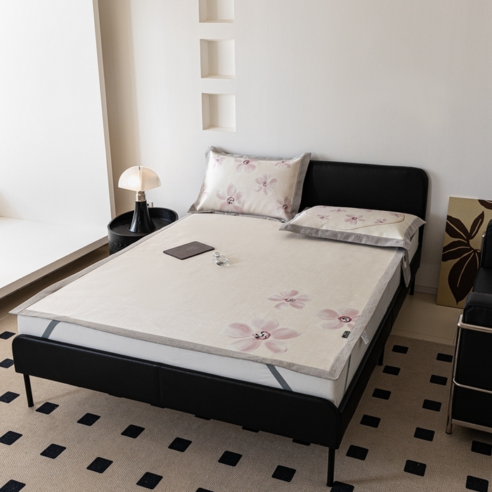 91家纺网 家纺一手货源 找家纺 本希家居 2024新款简约轻奢系列高端可水洗冰丝席 蔷薇平席