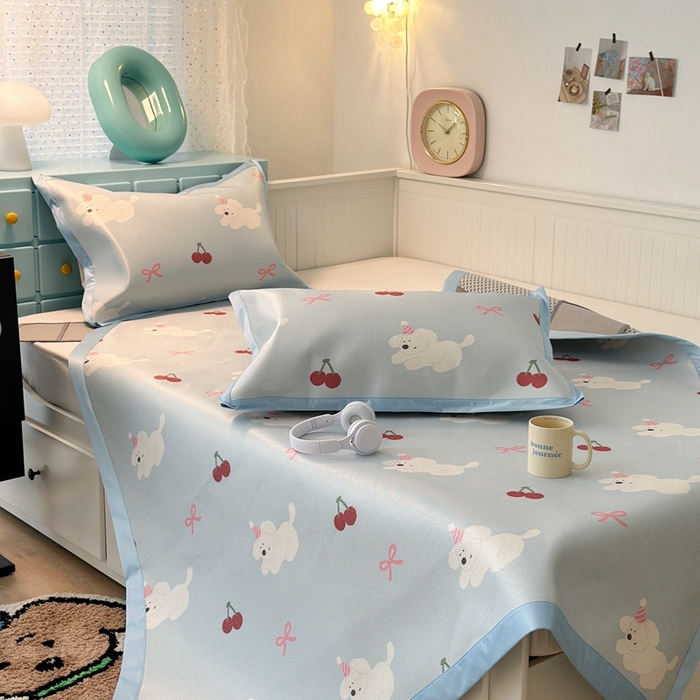 91家纺网 家纺一手货源 找家纺 昔可家纺 2024新款高端数码印花养生冰藤席--卡通系列 樱桃狗狗