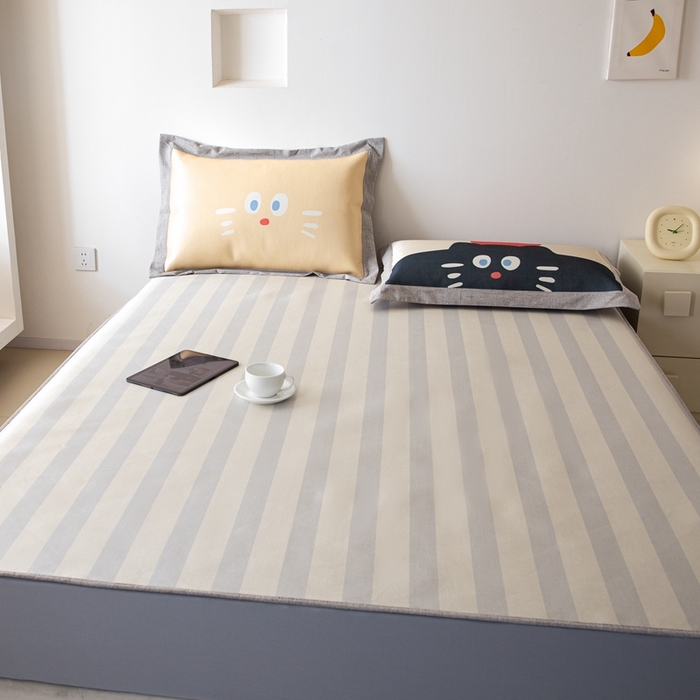 91家纺网 家纺一手货源 找家纺 本希家居 2024新款花漾清新系列高端可水洗冰丝席 苹果猫床笠