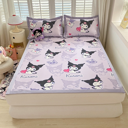 91家纺网 家纺一手货源 找家纺 桃子家居 2024新款A类三丽鸥授权数码印花中分子1200D凉感冰丝宽边凉感软席详情 冰丝席-紫萌库洛米