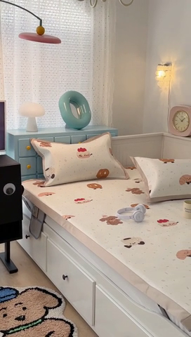 91家纺网 家纺一手货源 找家纺 昔可家纺 2024新款高端数码印花养生冰藤席--卡通系列 圣诞帽狗狗