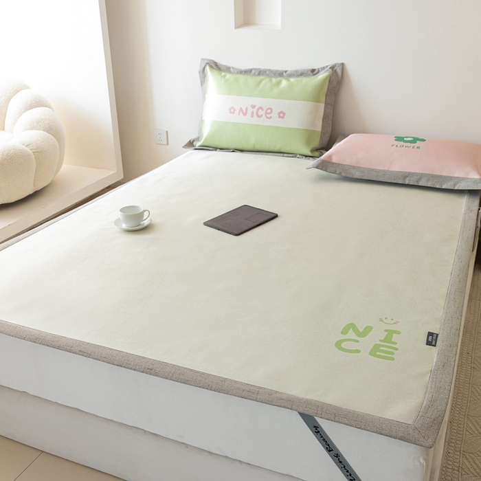 91家纺网 家纺一手货源 找家纺 本希家居 2024新款花漾清新系列高端可水洗冰丝席 小快乐平席