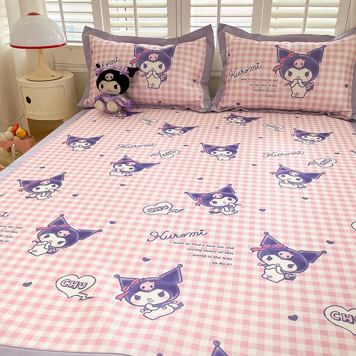 91家纺网 家纺一手货源 找家纺 金爱家 2024新款A类三丽鸥授权数码印花中分子1200D凉感冰丝宽边凉感软席 冰丝席-紫格库洛米