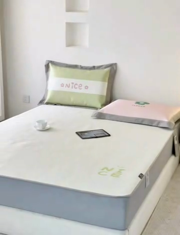 91家纺网 家纺一手货源 找家纺 本希家居 2024新款花漾清新系列高端可水洗冰丝席 小快乐床笠