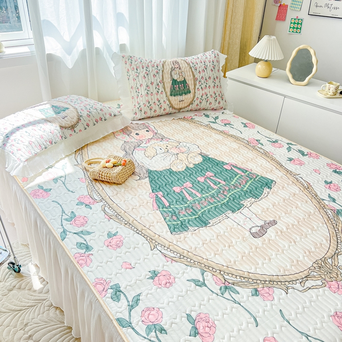 91家纺网 家纺一手货源 找家纺 慕澄家纺 2024新款大版印花床裙款乳胶凉席-凉席三件套 秘密花园