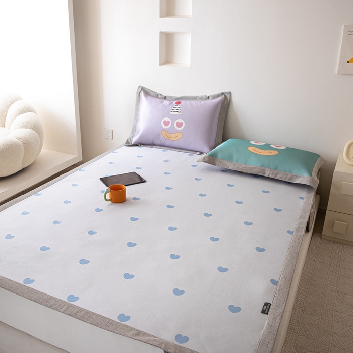 91家纺网 家纺一手货源 找家纺 本希家居 2024新款花漾清新系列高端可水洗冰丝席 淘气爱心平席