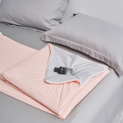 91家纺网 家纺一手货源 找家纺 （总）梦可莱 2025新款抗菌防螨双拼锦氨凉感两用被