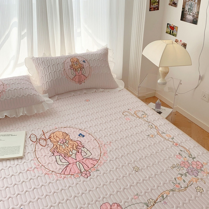 91家纺网 家纺一手货源 找家纺 慕澄家纺 2024新款大版印花床裙款乳胶凉席-凉席三件套 女孩