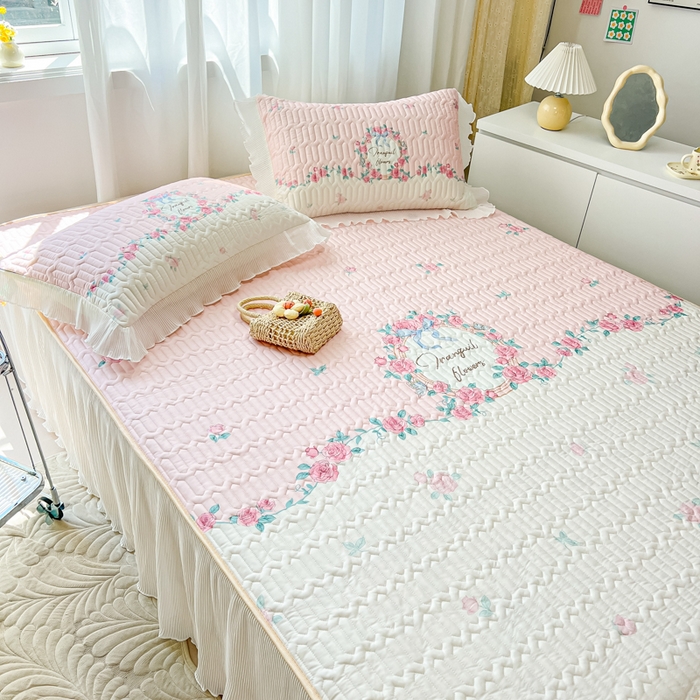 91家纺网 家纺一手货源 找家纺 慕澄家纺 2024新款大版印花床裙款乳胶凉席-凉席三件套 温馨