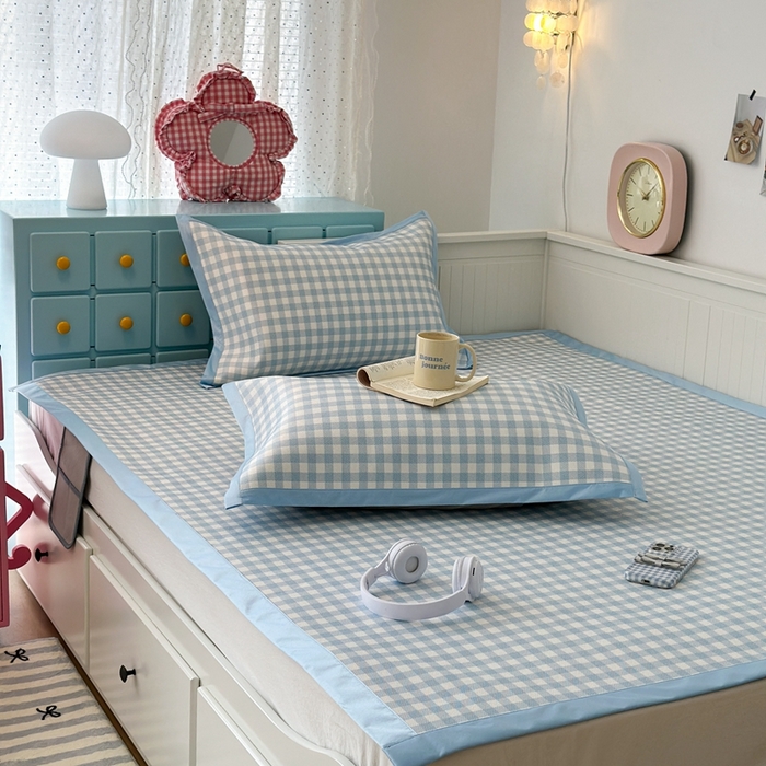 91家纺网 家纺一手货源 找家纺 昔可家纺 2024新款高端数码印花养生冰藤席--简约系列 蓝格子