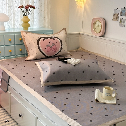 91家纺网 家纺一手货源 找家纺 （总）昔可家纺 2024新款高端数码印花养生冰藤席波点大版枕套系列