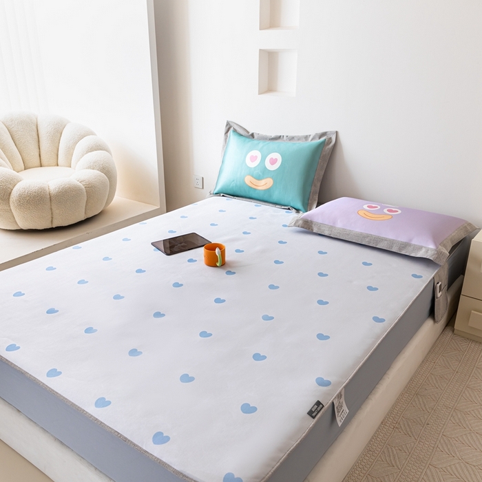 91家纺网 家纺一手货源 找家纺 本希家居 2024新款花漾清新系列高端可水洗冰丝席 淘气爱心床笠