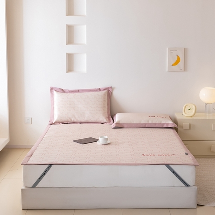 91家纺网 家纺一手货源 找家纺 本希家居 2024新款花漾清新系列高端可水洗冰丝席 小小兔平席