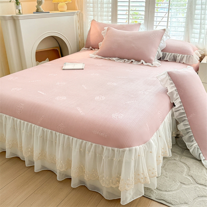 91家纺网 家纺一手货源 找家纺 启程家纺 2024新款A类凉豆豆床裙款凉席三件套 山茶花-粉