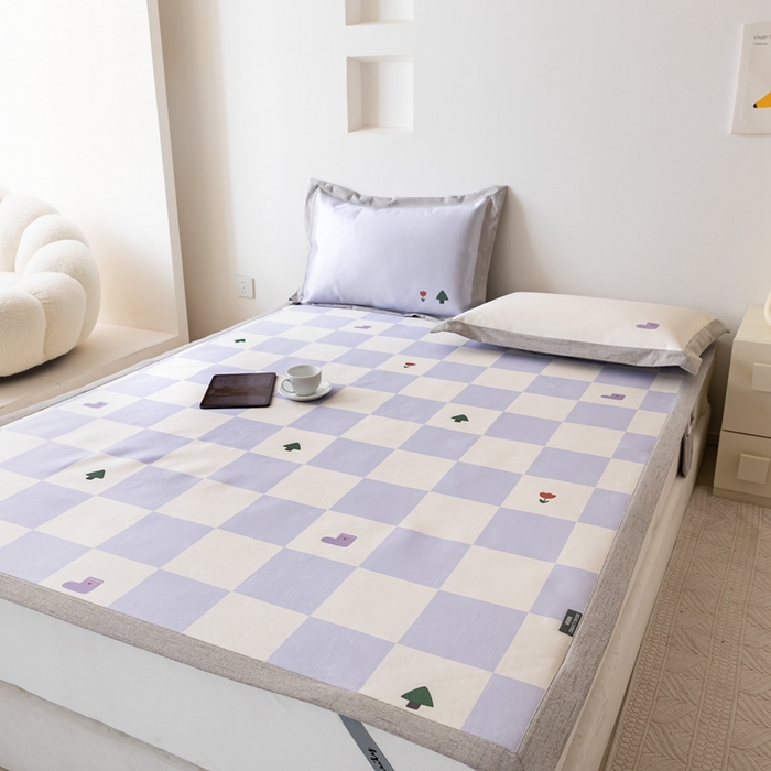 91家纺网 家纺一手货源 找家纺 本希家居 2024新款花漾清新系列高端可水洗冰丝席 紫白方格平席