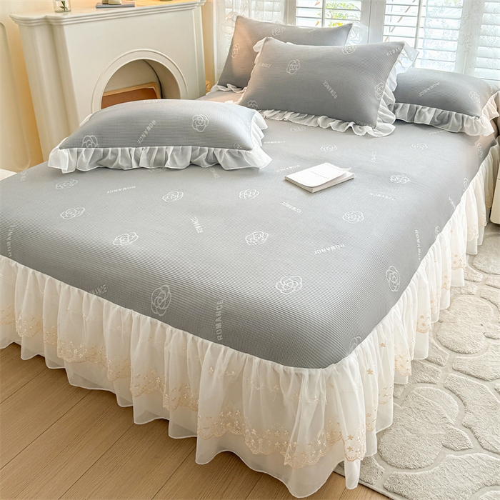 91家纺网 家纺一手货源 找家纺 启程家纺 2024新款A类凉豆豆床裙款凉席三件套 山茶花-灰