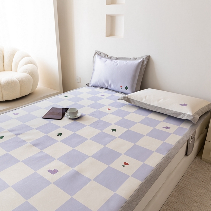 91家纺网 家纺一手货源 找家纺 本希家居 2024新款花漾清新系列高端可水洗冰丝席 紫白方格平席