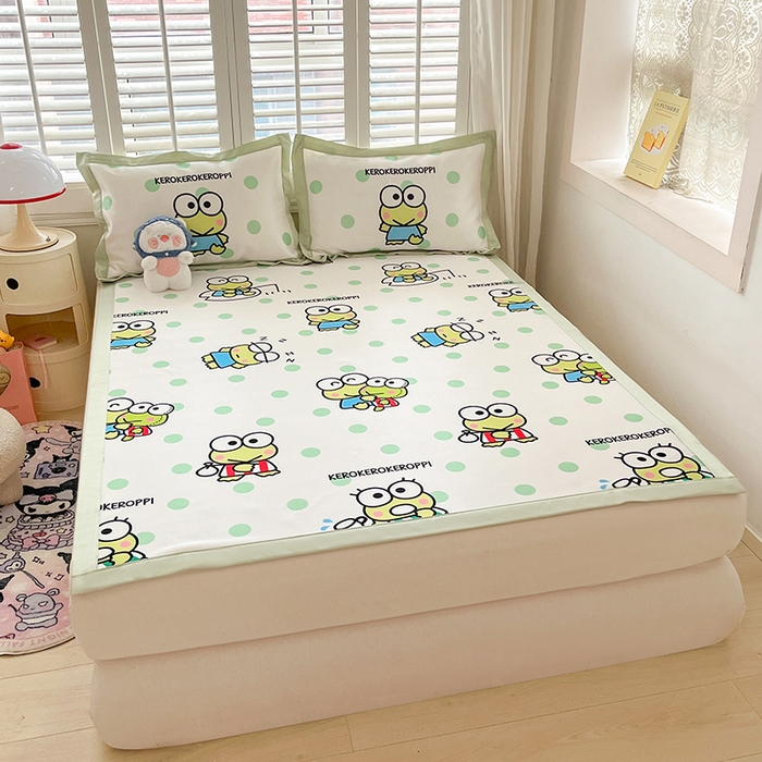 91家纺网 家纺一手货源 找家纺 金爱家 2024新款A类三丽鸥授权数码印花中分子1200D凉感冰丝宽边凉感软席 冰丝席-夏日大眼蛙