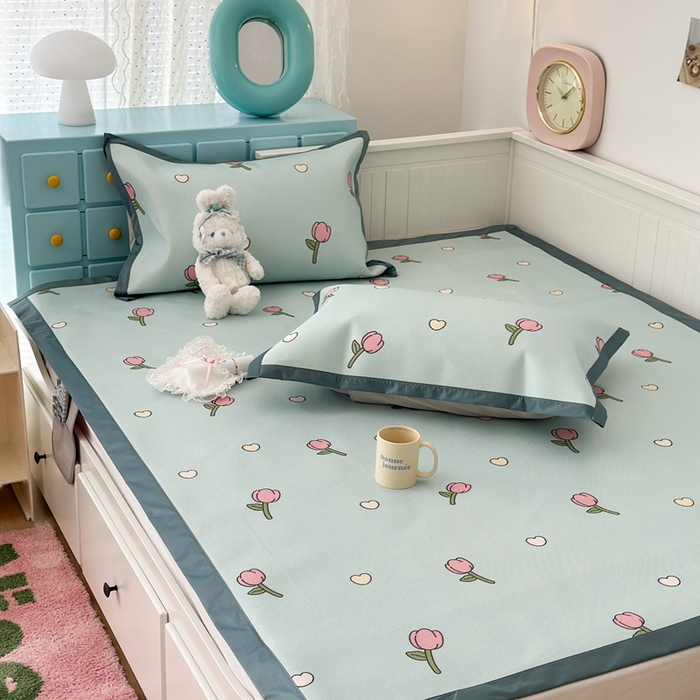 91家纺网 家纺一手货源 找家纺 昔可家纺 2024新款高端数码印花养生冰藤席--卡通系列 爱心郁金香