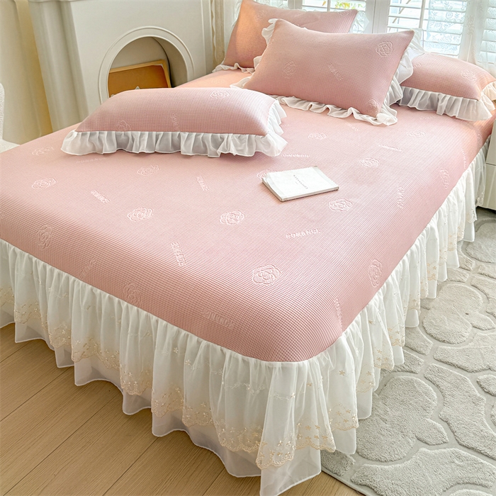 91家纺网 家纺一手货源 找家纺 启程家纺 2024新款A类凉豆豆床裙款凉席三件套 山茶花-粉