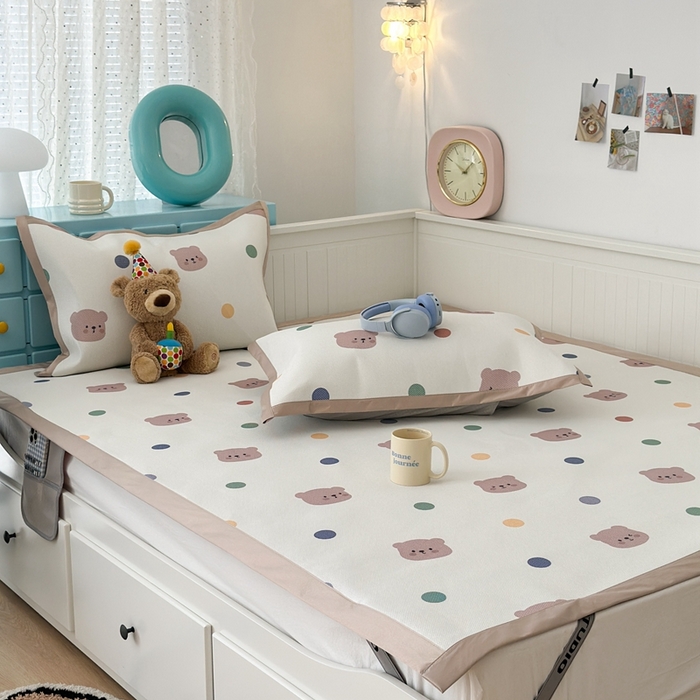 91家纺网 家纺一手货源 找家纺 昔可家纺 2024新款高端数码印花养生冰藤席--卡通系列 彩色波点熊