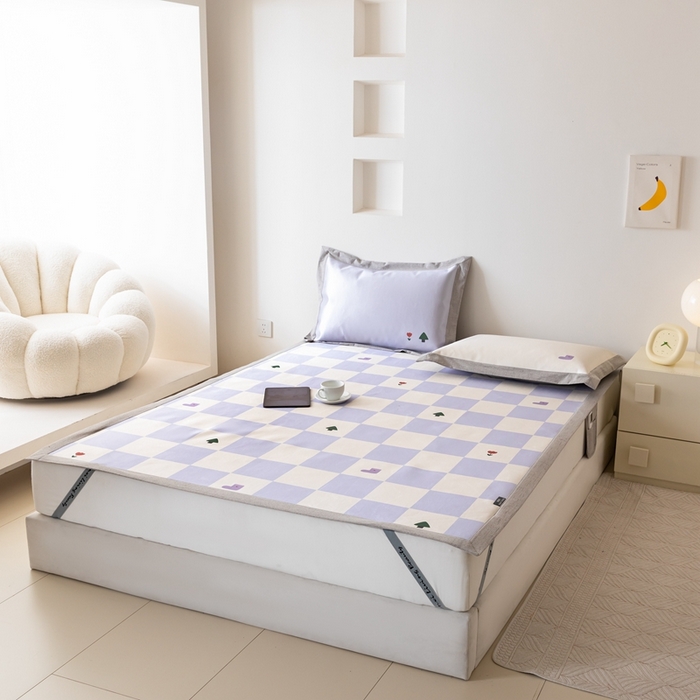 91家纺网 家纺一手货源 找家纺 本希家居 2024新款花漾清新系列高端可水洗冰丝席 紫白方格平席