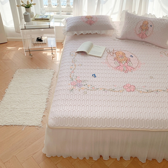 91家纺网 家纺一手货源 找家纺 慕澄家纺 2024新款大版印花床裙款乳胶凉席-凉席三件套 女孩