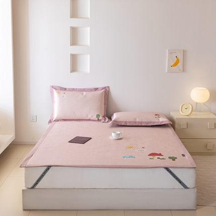 91家纺网 家纺一手货源 找家纺 本希家居 2024新款花漾清新系列高端可水洗冰丝席 小甜美平席