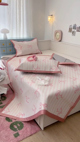 91家纺网 家纺一手货源 找家纺 昔可家纺 2024新款高端数码印花养生冰藤席--卡通系列 条纹丝带蝴蝶结