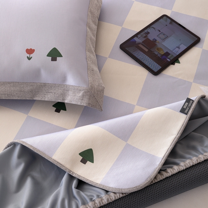 91家纺网 家纺一手货源 找家纺 本希家居 2024新款花漾清新系列高端可水洗冰丝席 紫白方格床笠