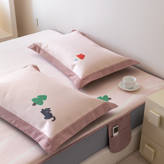 91家纺网 家纺一手货源 找家纺 本希家居 2024新款花漾清新系列高端可水洗冰丝席 游戏小猫咪床笠